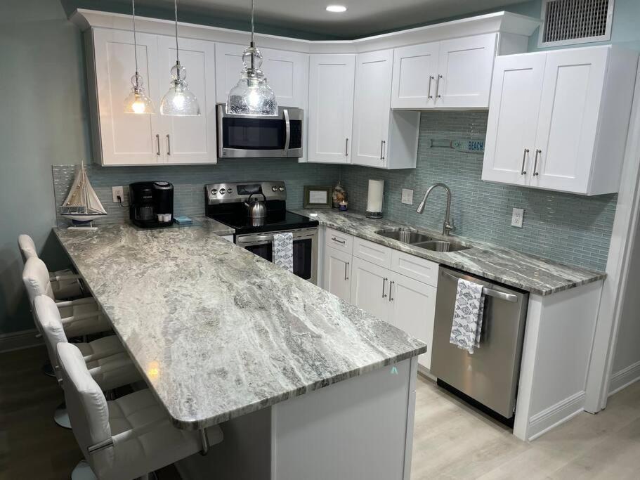 Beachfront Condo On Quiet Treasure Island- 1 Bed St. Pete Beach Buitenkant foto