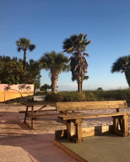 Beachfront Condo On Quiet Treasure Island- 1 Bed St. Pete Beach Buitenkant foto