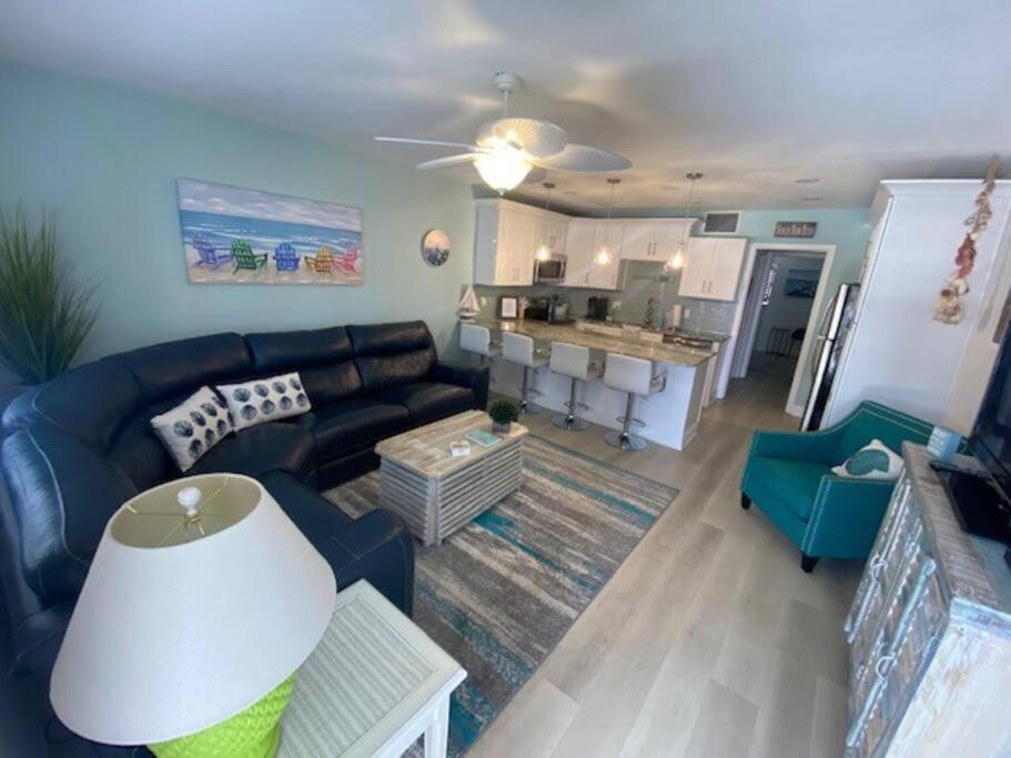 Beachfront Condo On Quiet Treasure Island- 1 Bed St. Pete Beach Buitenkant foto