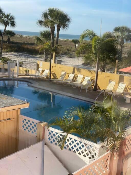 Beachfront Condo On Quiet Treasure Island- 1 Bed St. Pete Beach Buitenkant foto