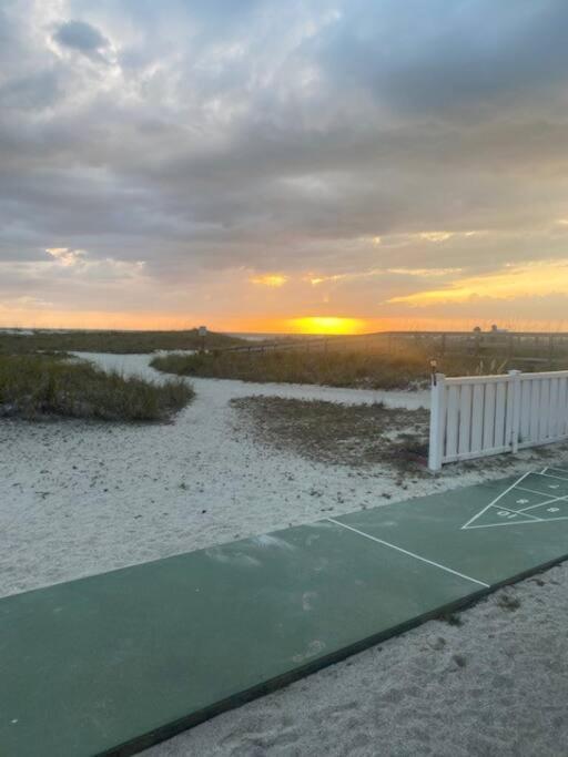 Beachfront Condo On Quiet Treasure Island- 1 Bed St. Pete Beach Buitenkant foto