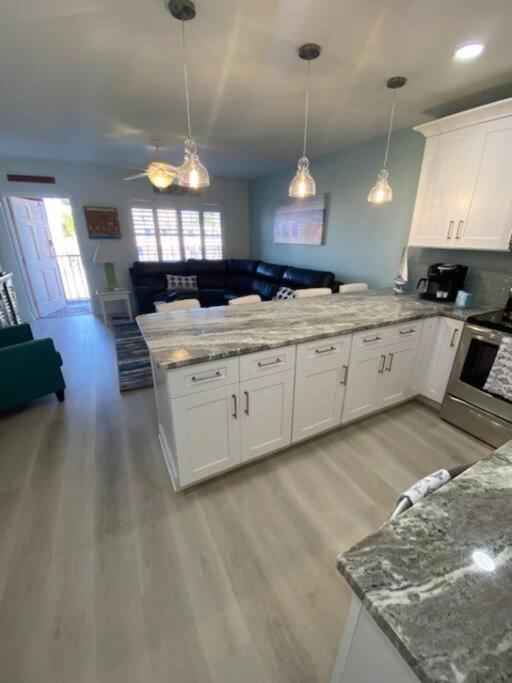 Beachfront Condo On Quiet Treasure Island- 1 Bed St. Pete Beach Buitenkant foto