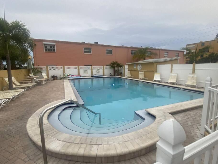 Beachfront Condo On Quiet Treasure Island- 1 Bed St. Pete Beach Buitenkant foto
