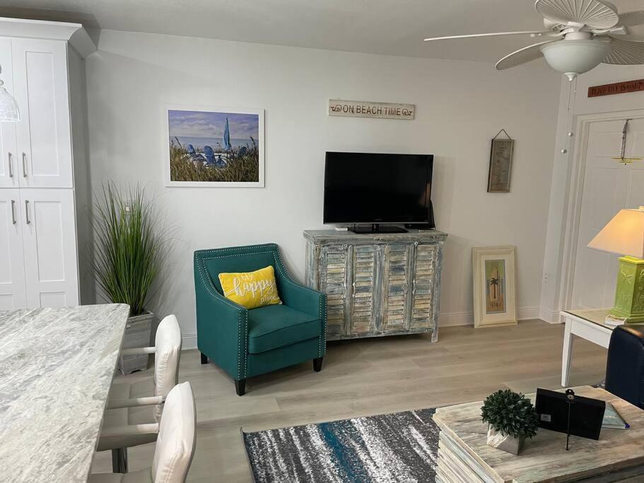 Beachfront Condo On Quiet Treasure Island- 1 Bed St. Pete Beach Buitenkant foto