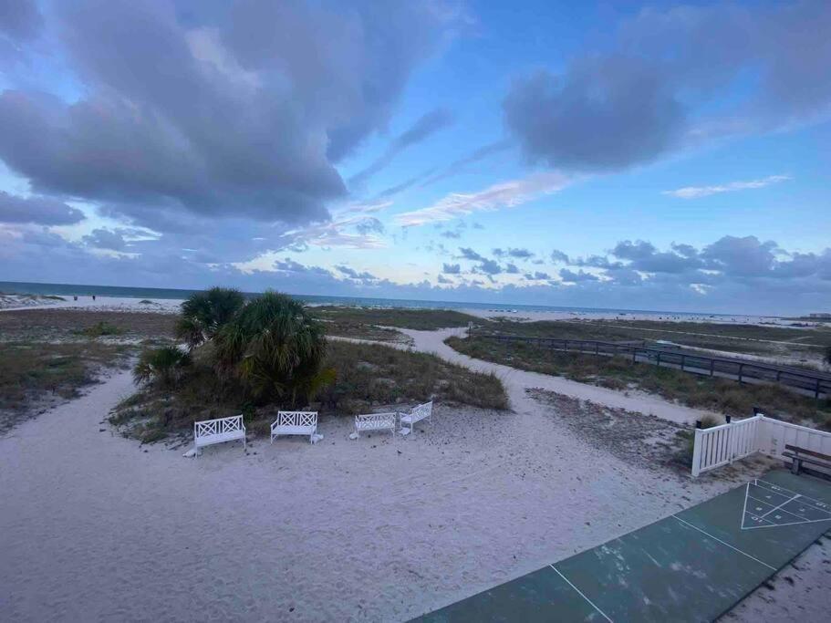 Beachfront Condo On Quiet Treasure Island- 1 Bed St. Pete Beach Buitenkant foto