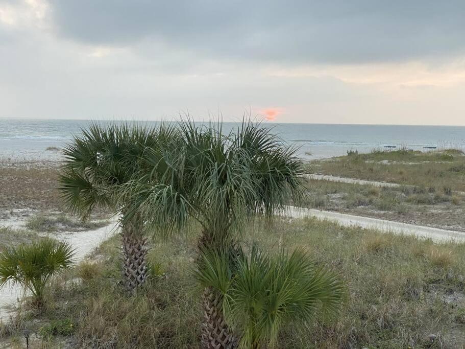 Beachfront Condo On Quiet Treasure Island- 1 Bed St. Pete Beach Buitenkant foto