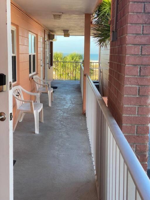 Beachfront Condo On Quiet Treasure Island- 1 Bed St. Pete Beach Buitenkant foto