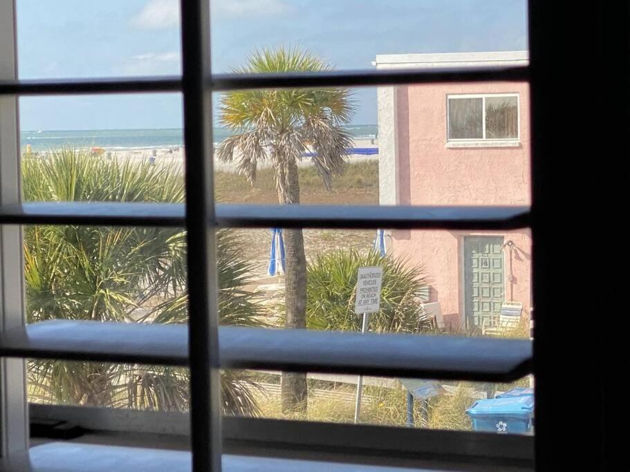 Beachfront Condo On Quiet Treasure Island- 1 Bed St. Pete Beach Buitenkant foto