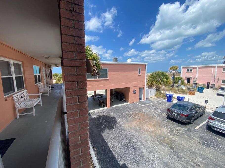 Beachfront Condo On Quiet Treasure Island- 1 Bed St. Pete Beach Buitenkant foto
